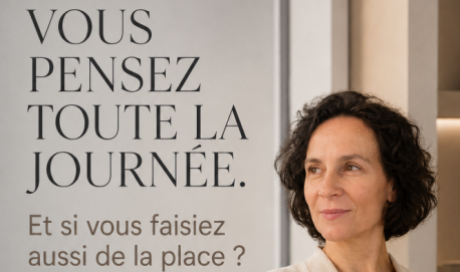 Sylvie Brailly, fondatrice de Corps de Lys à Sens, dans un univers contemporain évoquant l’apaisement, la réflexion et l’accompagnement face à la surcharge mentale.