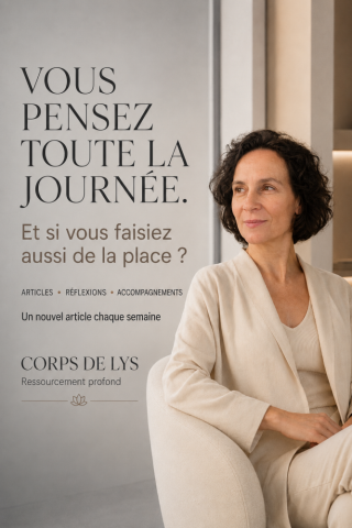 Sylvie Brailly, fondatrice de Corps de Lys à Sens, dans un univers contemporain évoquant l’apaisement, la réflexion et l’accompagnement face à la surcharge mentale.